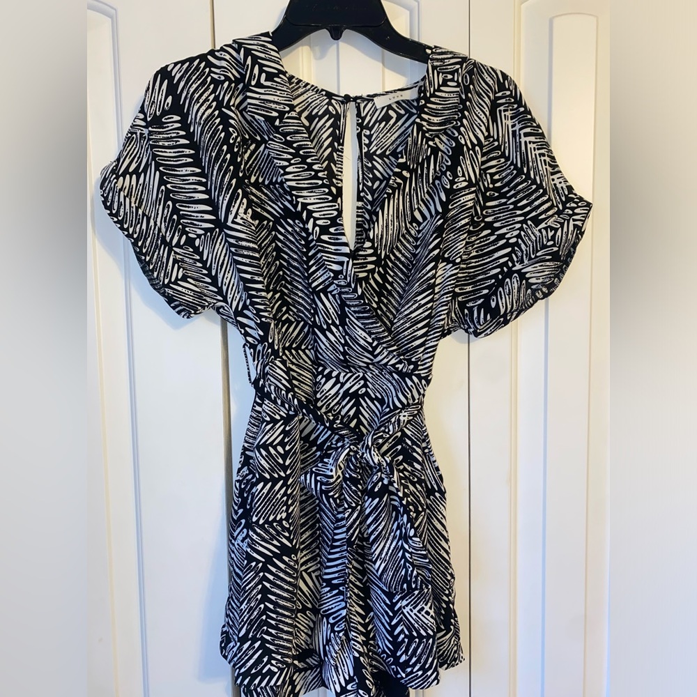 Lush Romper! size Small